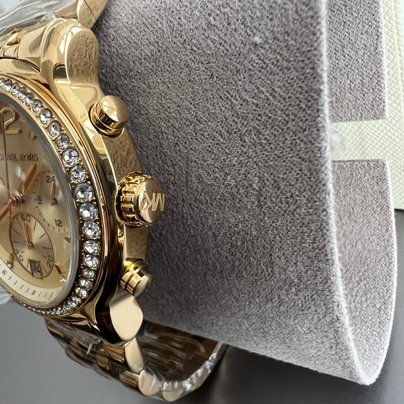 🔥NIB never used Michael Kors watch (gold) with Crystal face…It’s a showstopper! - Picture 3 of 7